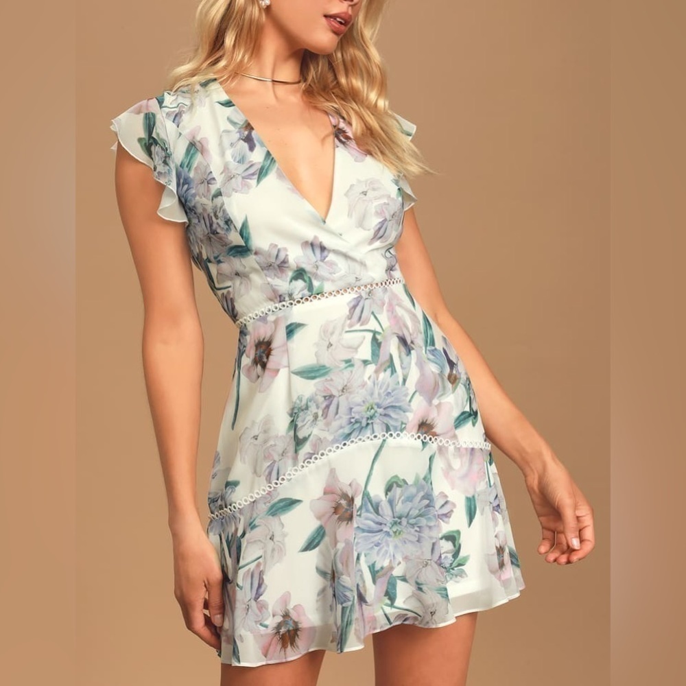 NWT Lulus Art of Love White Multi Floral Print Ruffled Mini Dress Sz M